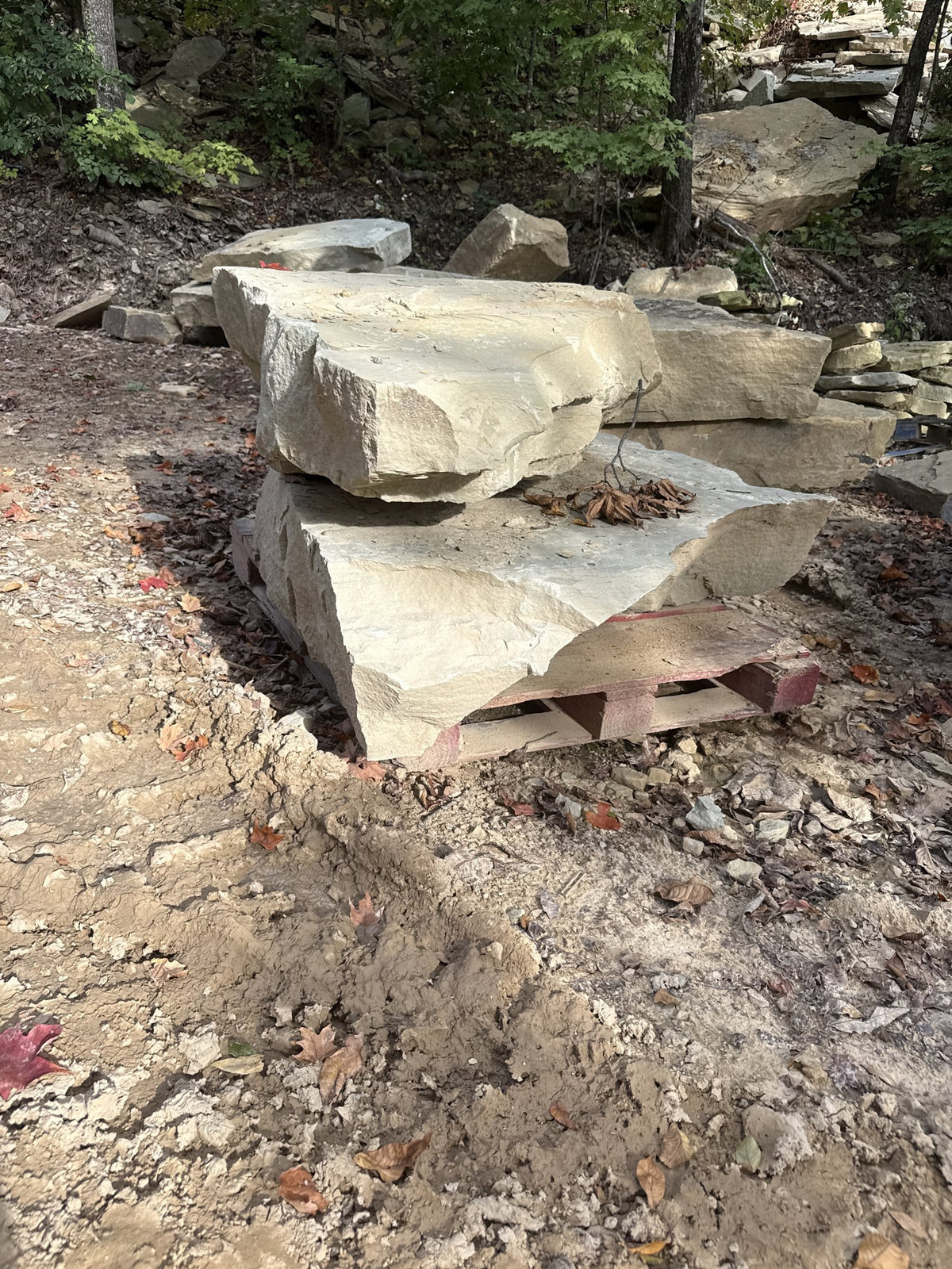 TN Buckskin Stackable Wall Boulders ~3860 lb (Distributor)