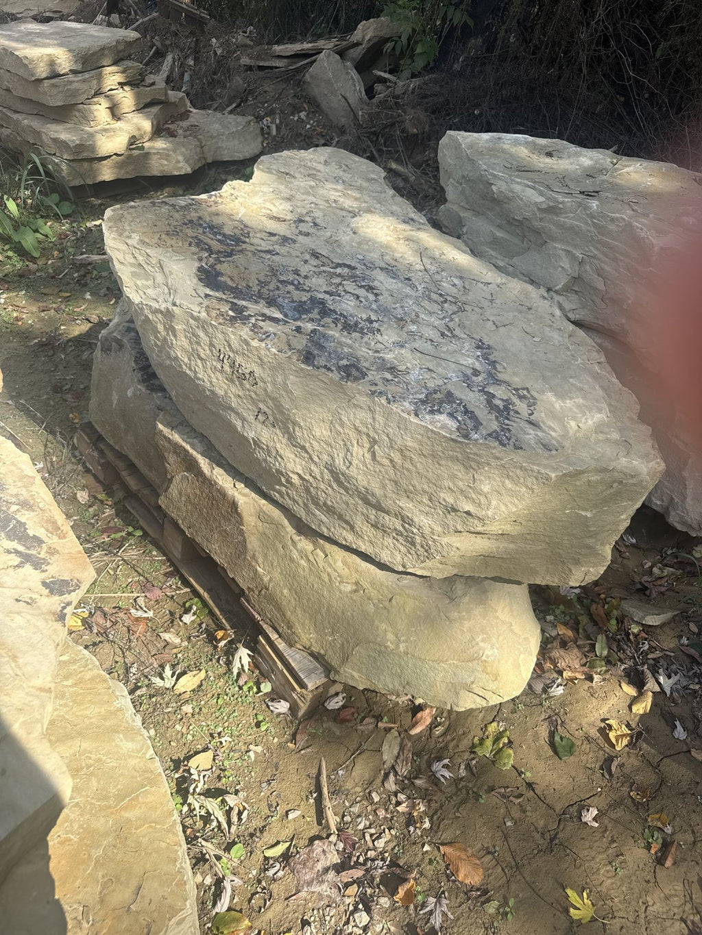TN Buckskin Stackable Wall Boulders ~4450 lb (Distributor)