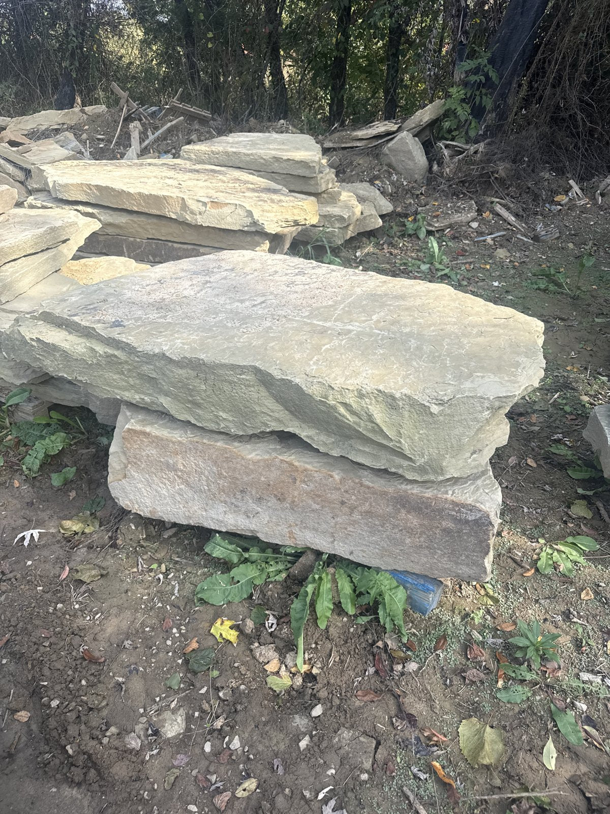 TN Buckskin Stackable Wall Boulders ~4600 lb (Distributor)